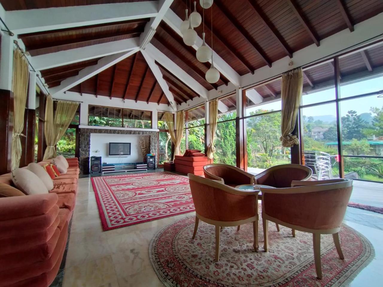 Villa Bukit Danau Lot 14 Cinengangirang 외부 사진